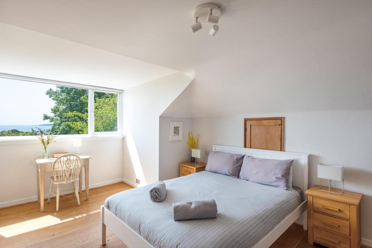 Manacles - Spacious Flat Near Beach With Sea Views & Parking Falmouth Exterior photo